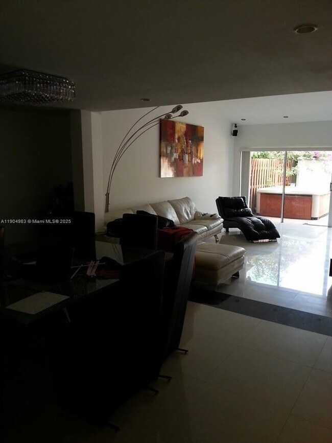 Photo - 546 NE 199th Ln