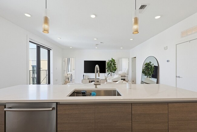 Photo - 30 Penniman Rd Unidad 605