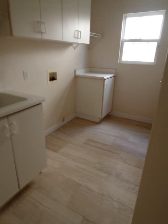 Building Photo - 6061 Caddington Row Rental