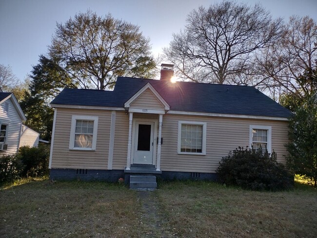 Building Photo - Adorable Two Bedroom Home in Edgewood!