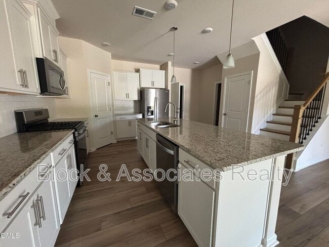 Photo - 268 Abbots Ml Dr