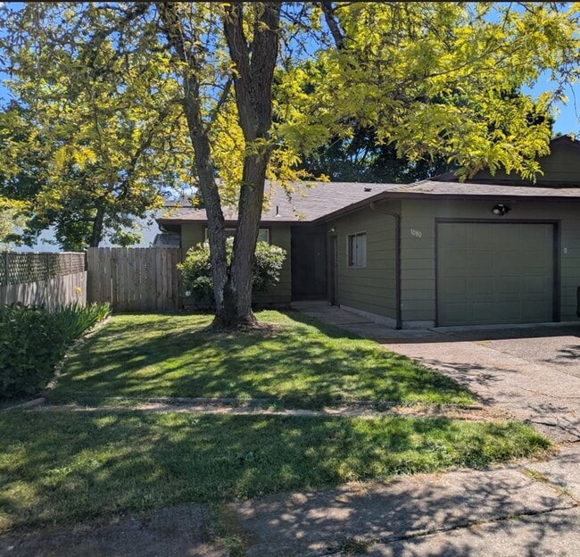 Building Photo - r1078 Unit 1080