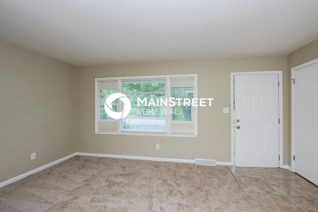 Photo - 3 Bedroom Pet-Friendly Home in Charlotte, NC with Main Street Renewal