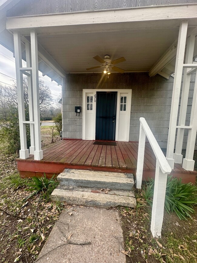 Photo - 670 Goodman St