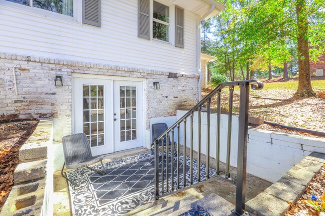 Building Photo - 225 Willow Lake Ln