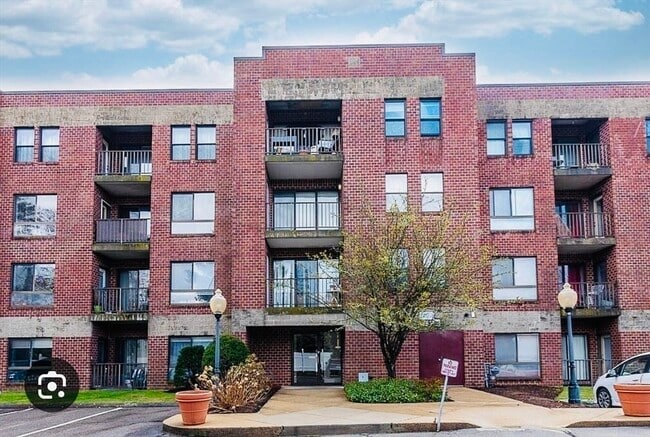 Building Photo - 14 Heron St Unit 410