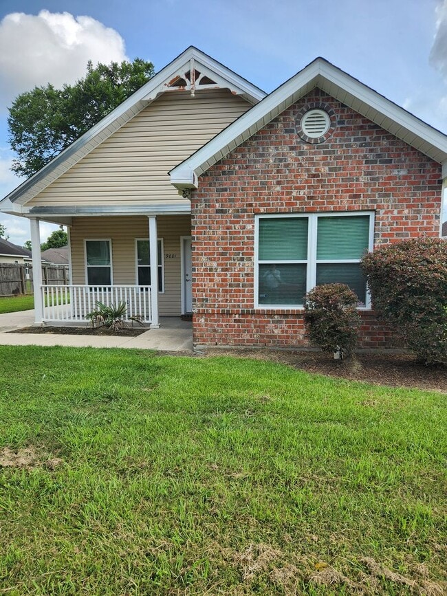 Building Photo - House for Rent