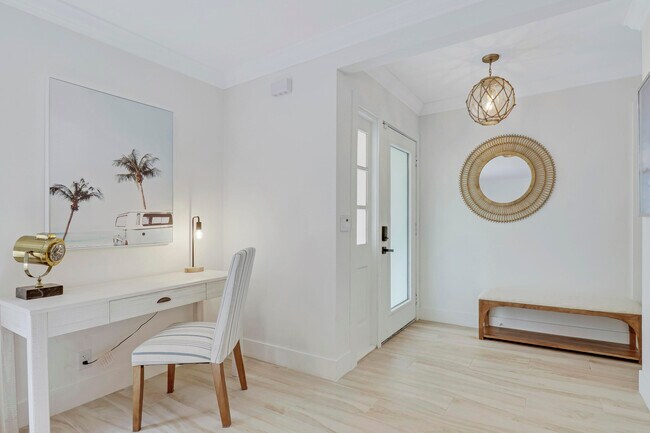 Photo - 9 W Riverside Dr