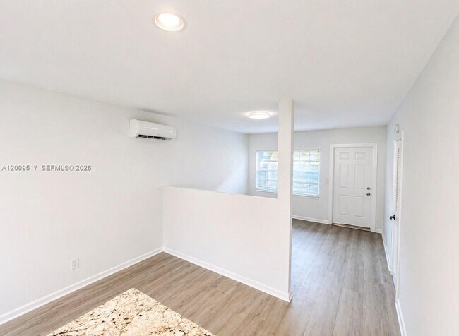 Photo - 1121 NE 2nd St Unidad 205