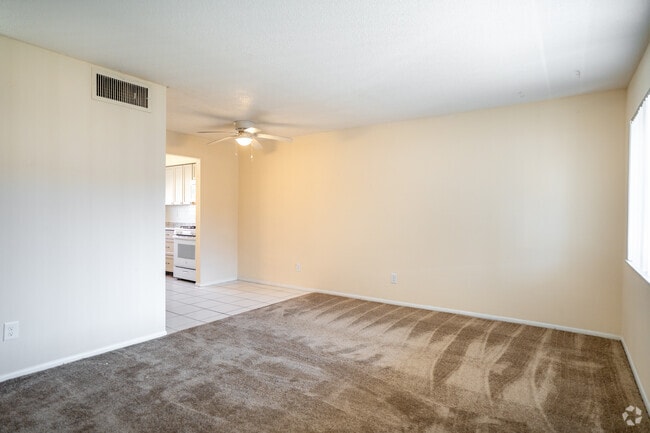1BR, 1BA - 700SF - Living Room