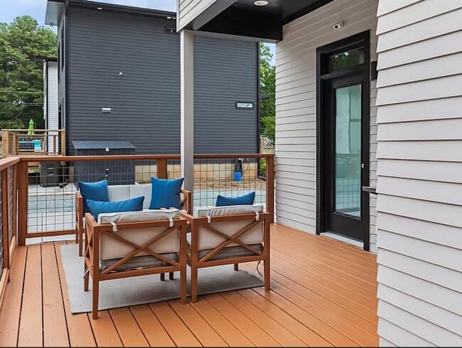 Photo - 3146 Rowena Ave