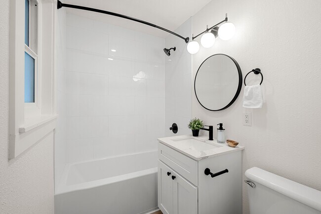 Photo - 2710 College