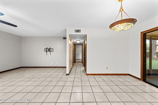 Photo - 410 Albenga Rd NW