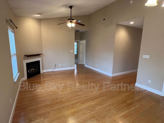 Photo - 2432 Pine Marten Way NW