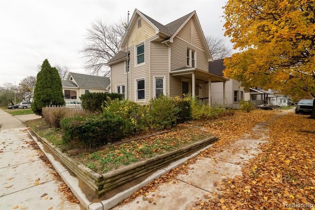 Building Photo - 2104 10th St Rental