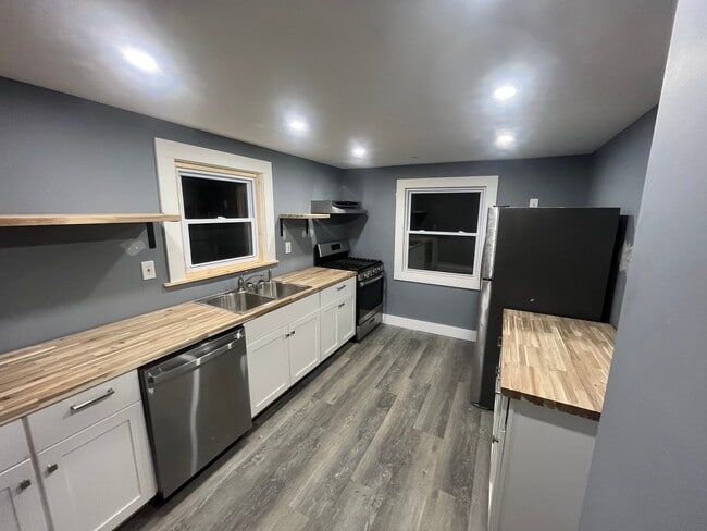 Photo - 1079 Garson Ave