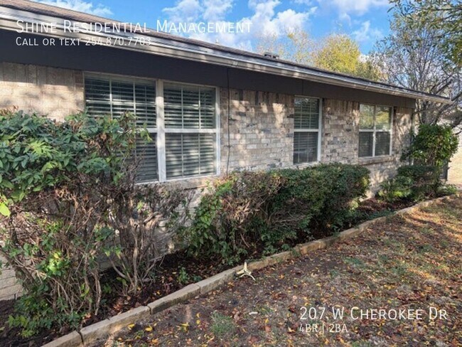 Photo - 207 W Cherokee Dr