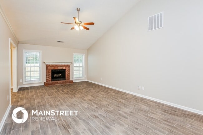 Photo - 1121 Ludwick Way