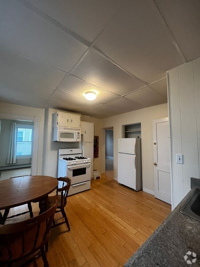 Building Photo - 50 7th St Unit 1 Rental