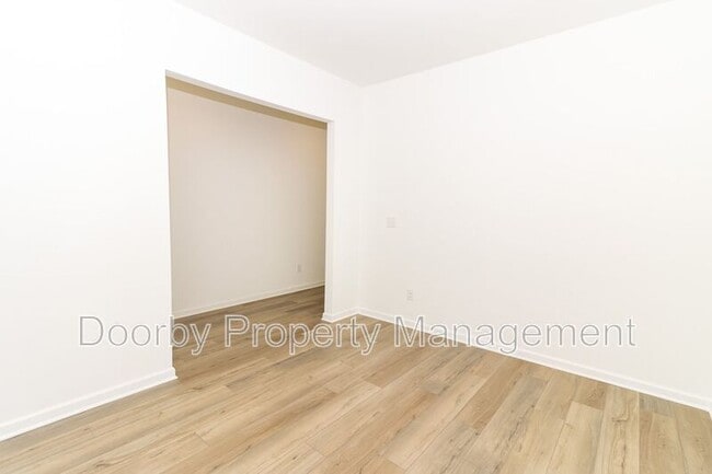 Photo - 105 Saddlebred Wy