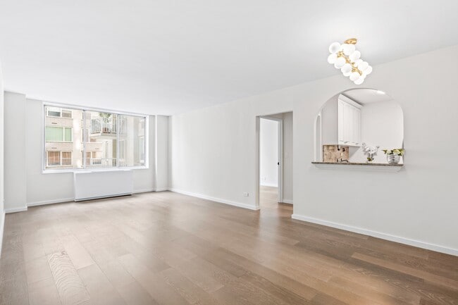 Photo - 220 E 65th St