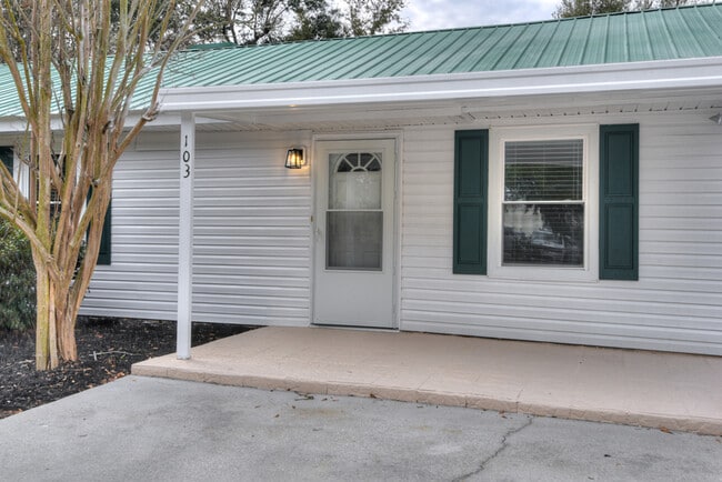 Photo - 103 Smallridge St