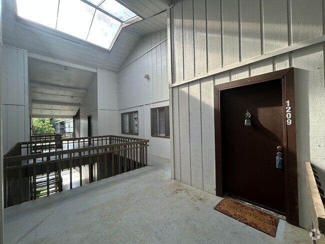 Building Photo - Spacious 1/1 with Balcony with Sunset Views Rental