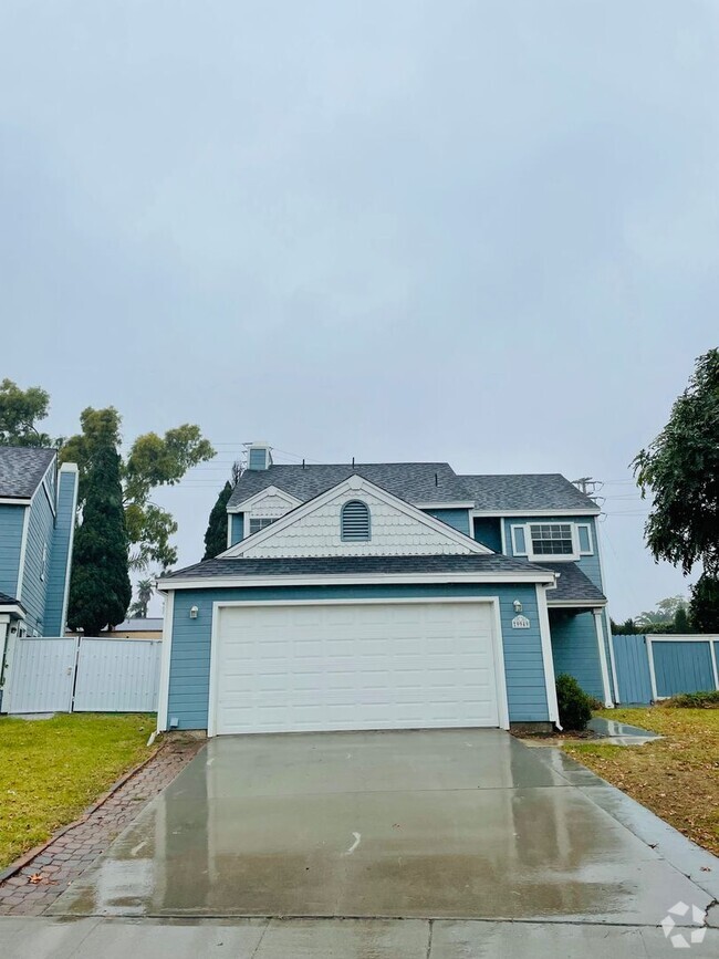 Building Photo - East Ventura spacious 4 bedrooms with one ... Rental