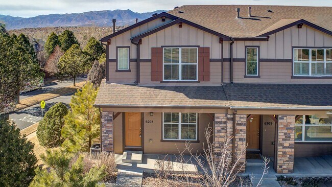 Great Townhome in the Vistas at Norwood - Great Townhome in the Vistas at Norwood