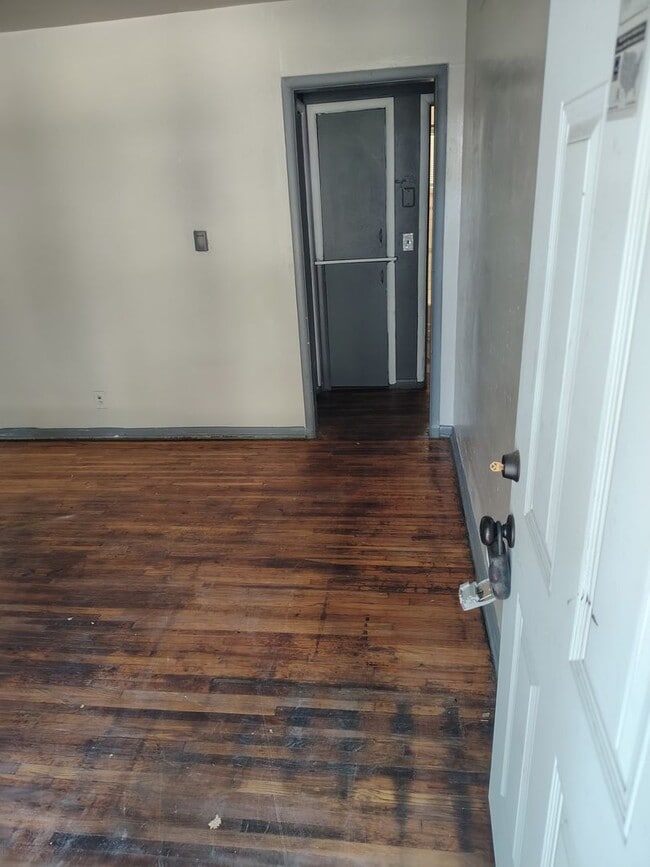Photo - 3 bdrm w/garage