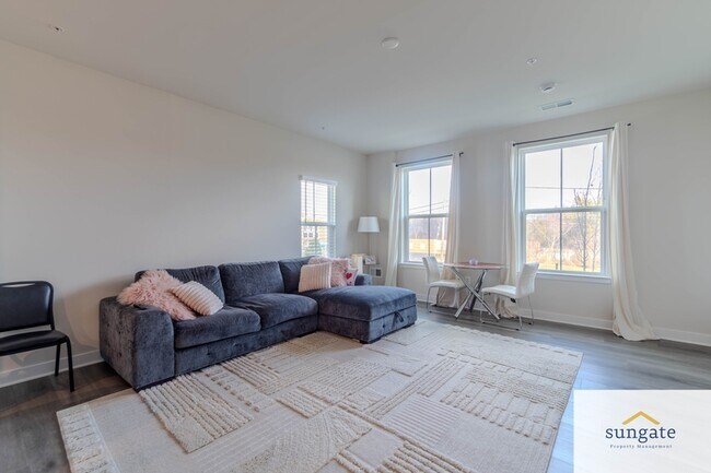 Photo - 100 Matisse Pl Unidad 1002A