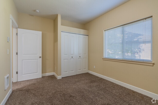 4BR, 3BA - 1,472SF - Bedroom