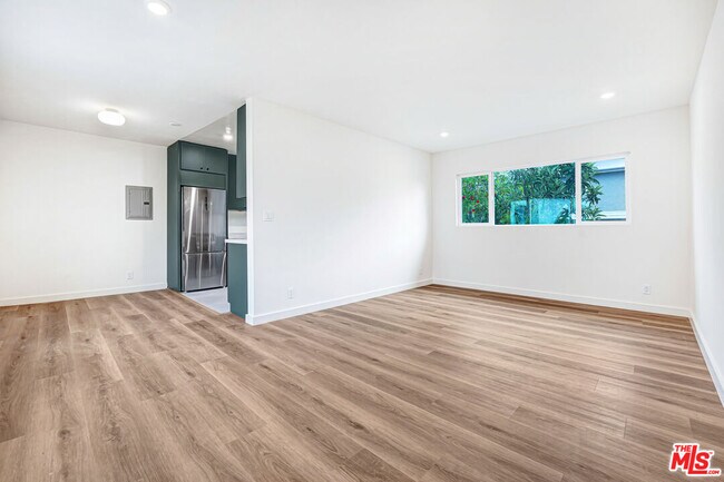 16185 Sunset Blvd Unit 7