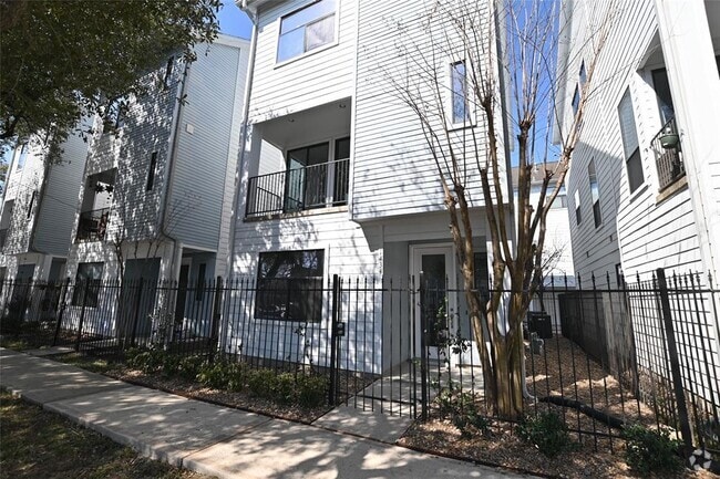 Building Photo - 1434 Ennis St Rental