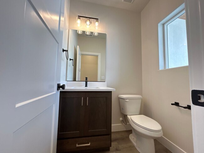 Photo - Beautiful Townhome!!