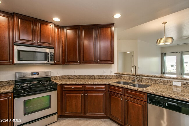 Building Photo - 5450 E Deer Valley Dr Unit 3012