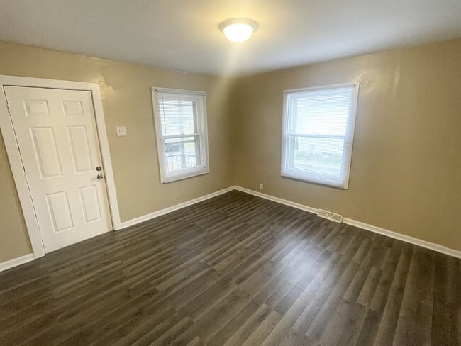 Photo - 2 Bedroom located on a quiet street in popular Beech Grove