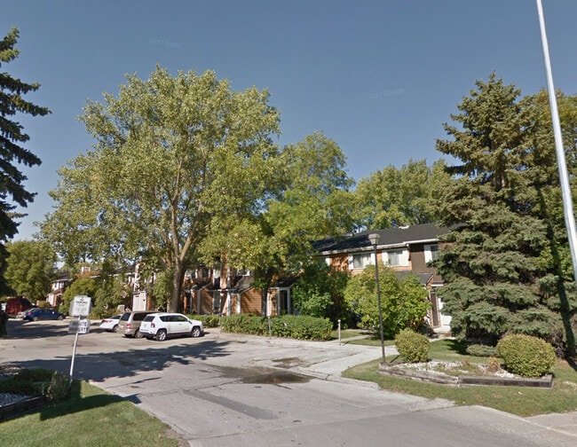 Building Photo - Water’s Edge Estates