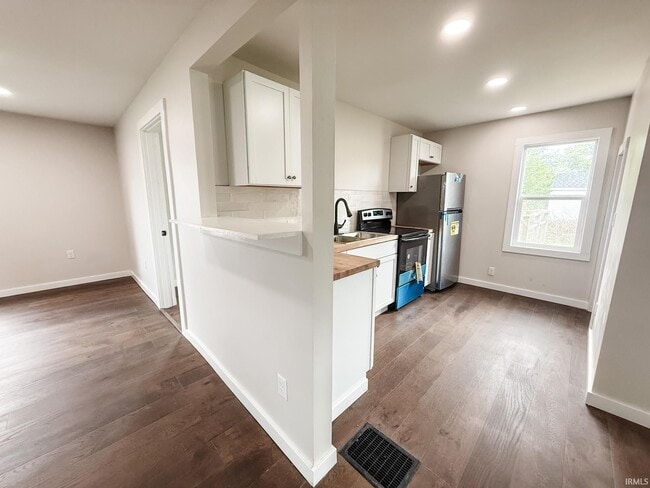 Photo - 1924 N Indiana Ave