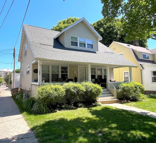 Building Photo - 909 Oakland Ave Unit 1 Rental