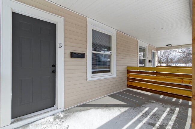 Photo - 17 E Parkview Ave
