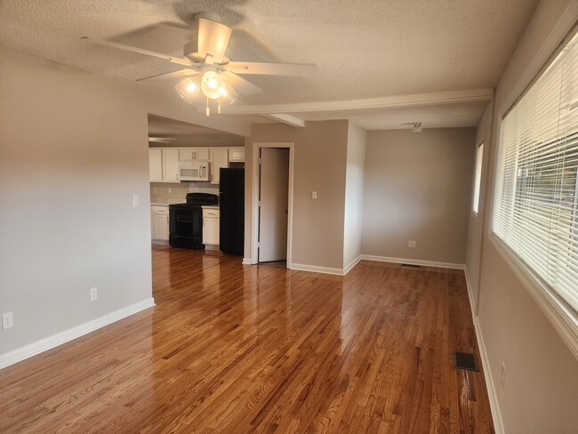 Photo - 3231 Dorian Rd