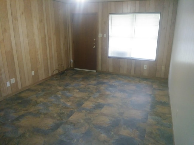 Photo - 9240 McLean St