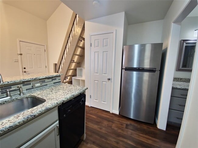 Photo - 2313 Longview St Unit 205