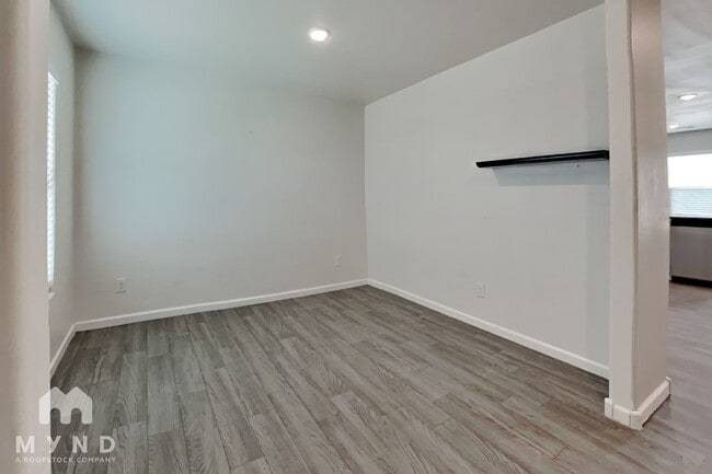 Photo - 144 W Douglas Ave