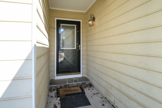 Photo - 3bd/2ba Updated Ranch. Close to Everything.