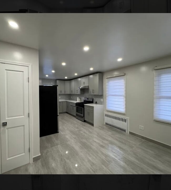 Building Photo - 80 Locust Ave Unit 2