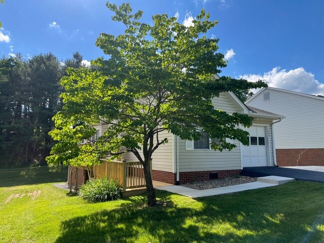 Building Photo - 1680 Sleepy Hollow Rd NW