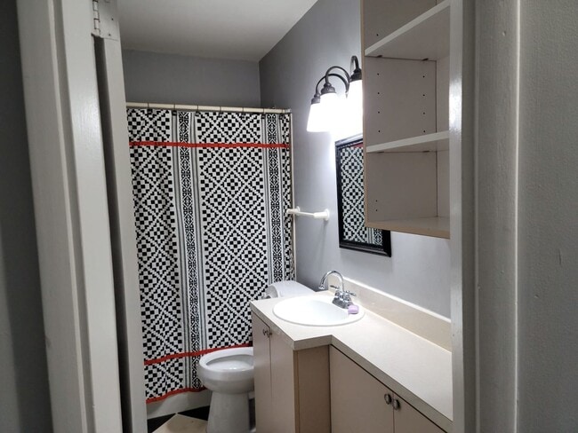 Photo - 22641-22643 Van Dyke Unit 22643