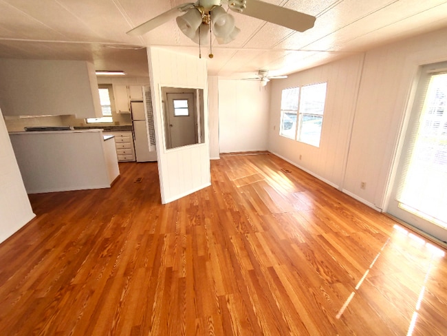 Photo - 900 9th Ave E